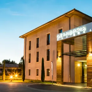 Grand Prix & Restaurant Ле-Кастелле